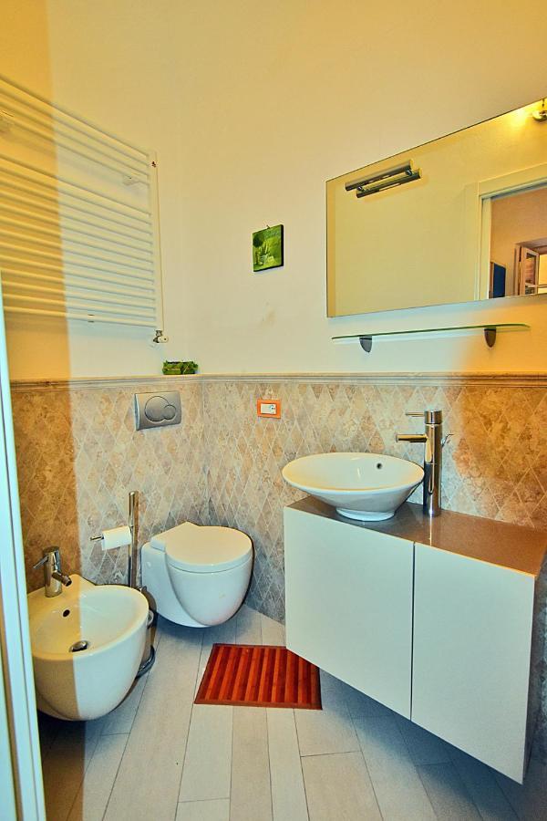 La Tana Del Poeta Apartment เลริชี ภายนอก รูปภาพ